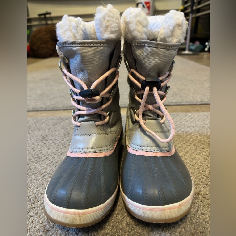 Used like new- Sorel youth waterproof snow boots